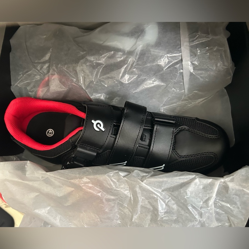 NEW Peloton cycling shoes. Size 43